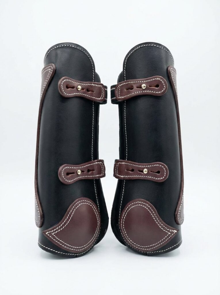 Кожаные ногавки на гвоздиках HorsePlanet